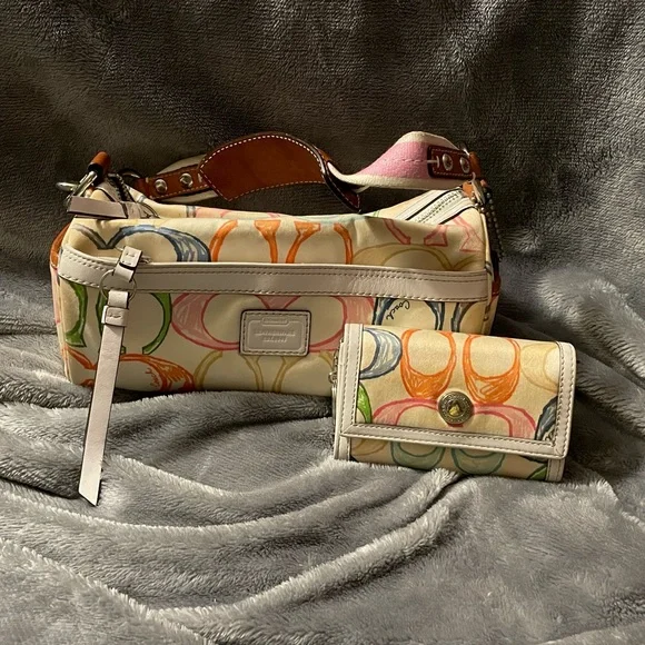 Coach barrel bag L0694-10677 and matching wallet. - Picture 1 of 11